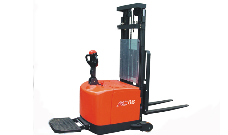 平衡重式全電動(dòng)托盤(pán)堆高車_2